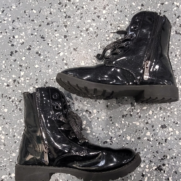 Boots - Picture 4 of 7